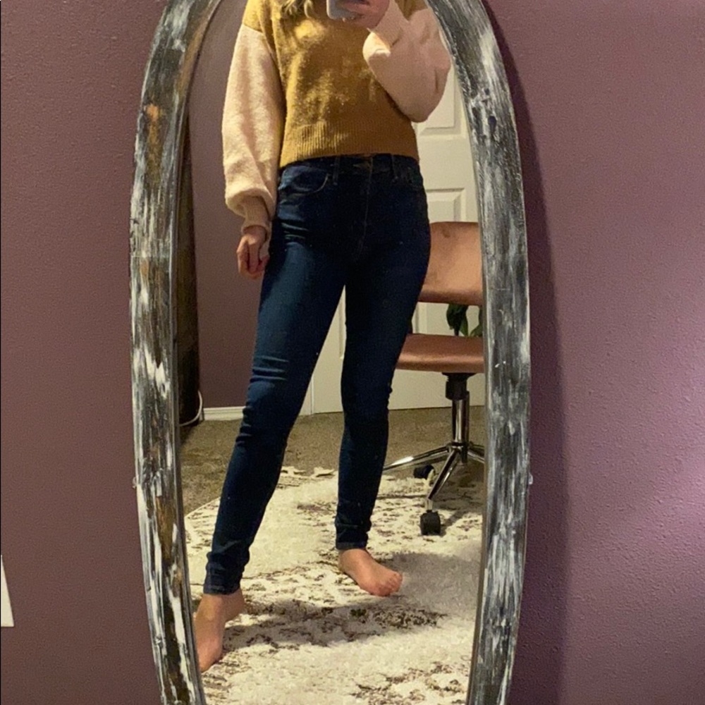 Size 27 Levi’s high rise dark blue skinny jeans